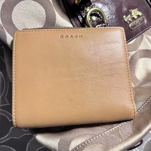 COACH TAN LEATHER SMALL WALLET EUC RETAILS $50 (CAMARILLO) - Picture 12 of 17